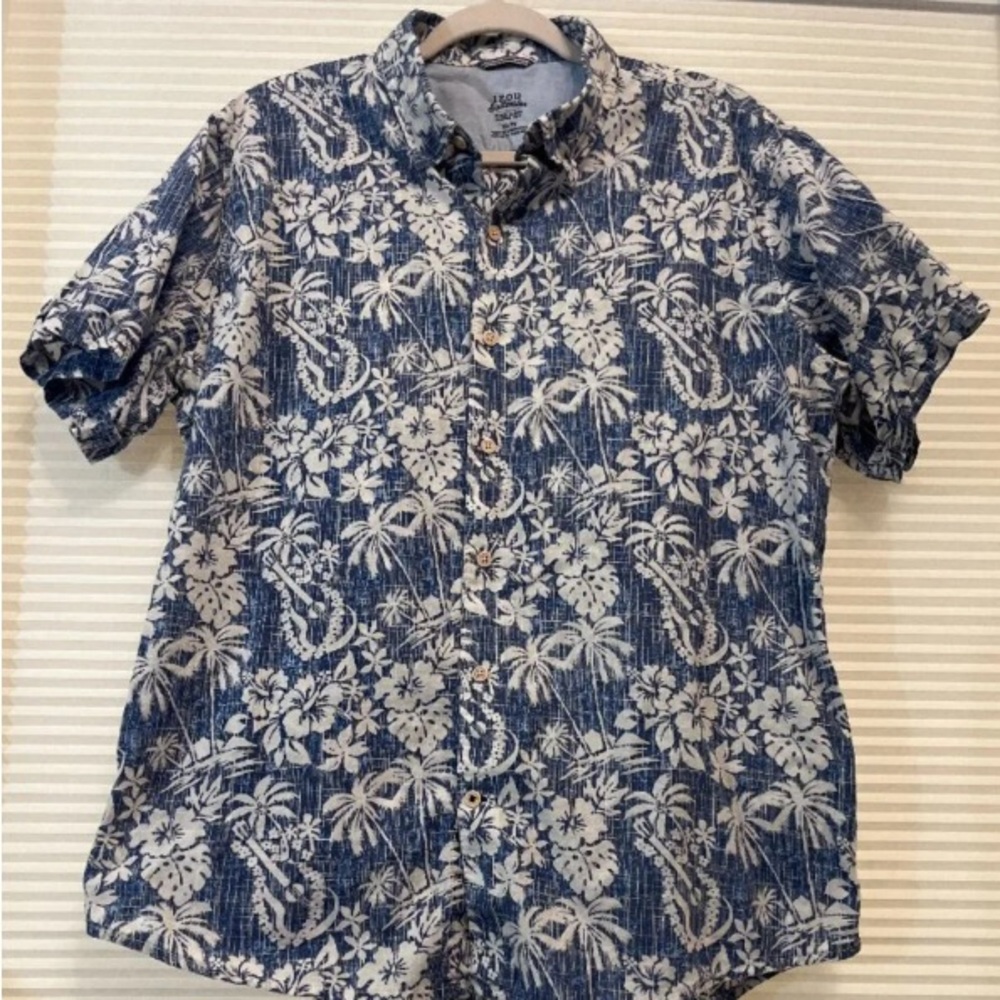 Izod Navy & White Hawaiian-Style Short Sleeve Button-Up
